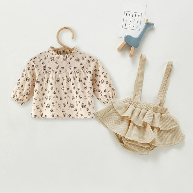 Blouse fleurie et joli haut aux brettelles fille