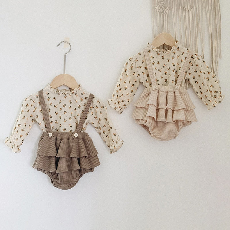 Blouse fleurie et joli haut aux brettelles fille