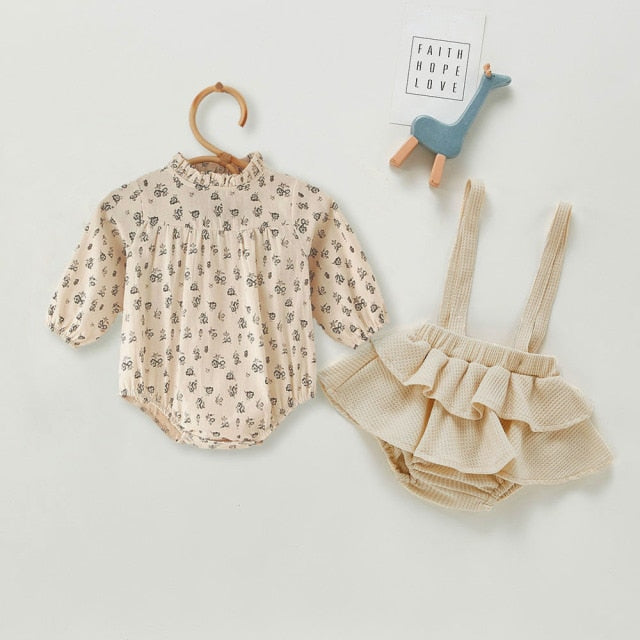 Blouse fleurie et joli haut aux brettelles fille